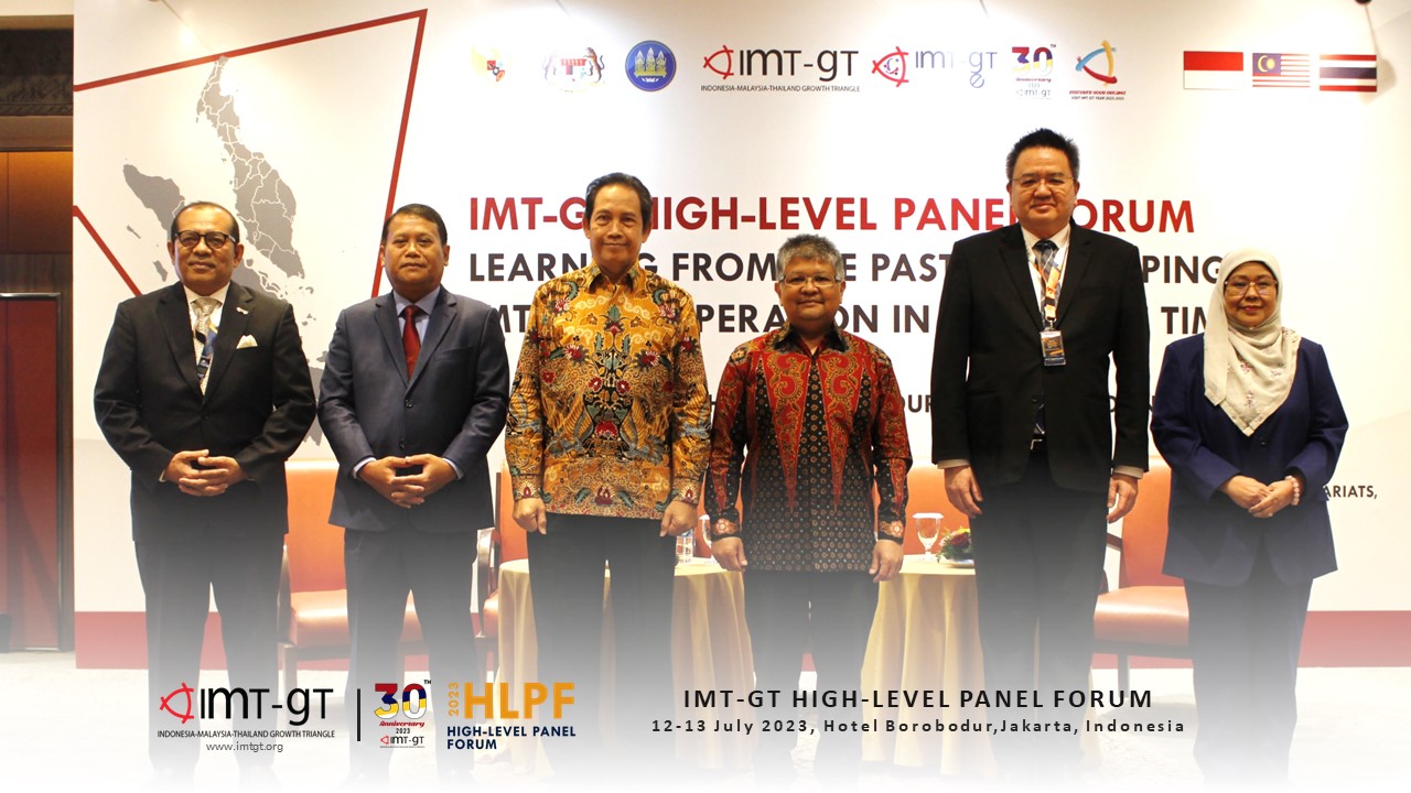Read more about the article IMT-GT HIGH-LEVEL PANEL FORUM: “LEARNING FROM THE PAST AND SHAPING IMT-GT COOPERATION IN TURBULENT TIMES”