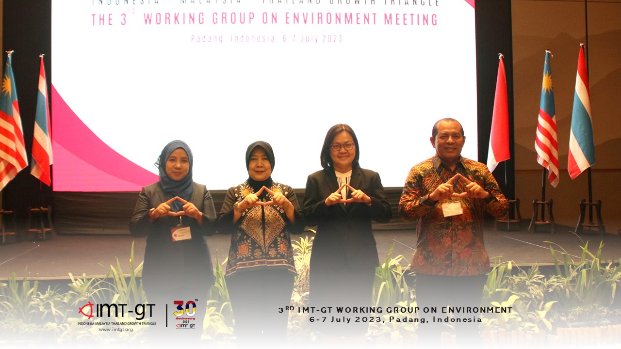 Read more about the article 3rd IMT-GT WORKING GROUP ON ENVIRONMENT MEETING ON 6-7 JULY AT THE HOTEL SANTIKA IN PADANG, INDONESIA