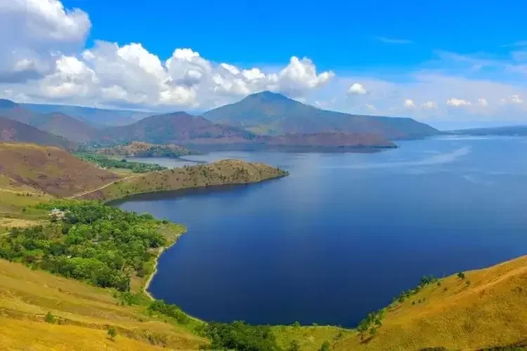 lake-toba-the-wonder-of-the-lake-in-north-sumatra02