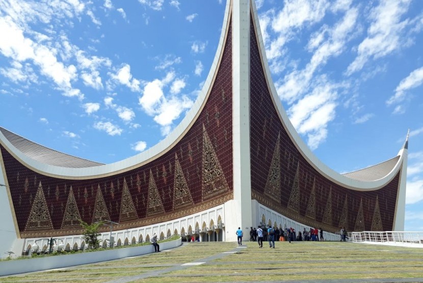 masjid-raya-sumbar-_190511162442-490